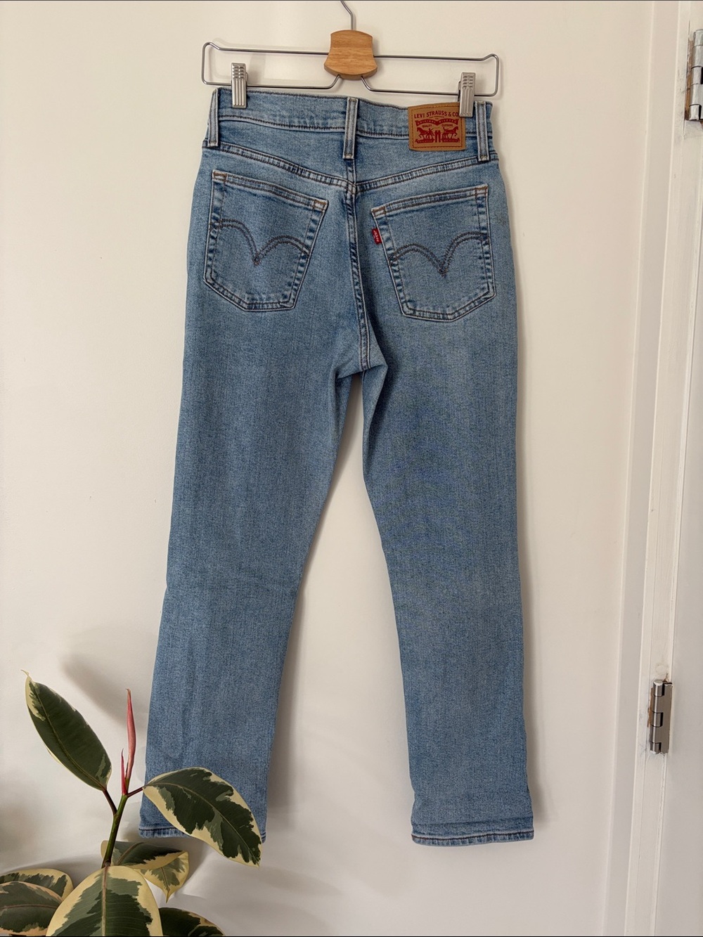 Levi's Light Blue Straight Leg Jeans with Knee Rips - Picture 3 of 3